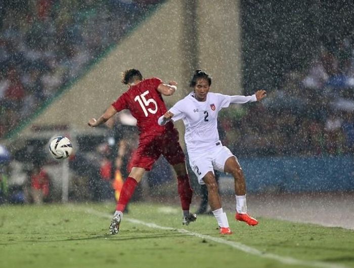 Hai đội thi đấu vất vả hơn do bị ảnh hưởng không nhỏ