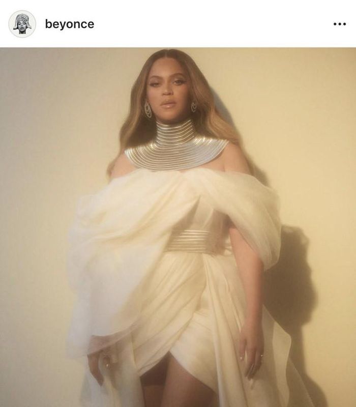 Beyonce diện thiết kế váy bồng bềnh, tham dự sự kiện AFI vinh danh bạn thân Melina Matsoukas.
