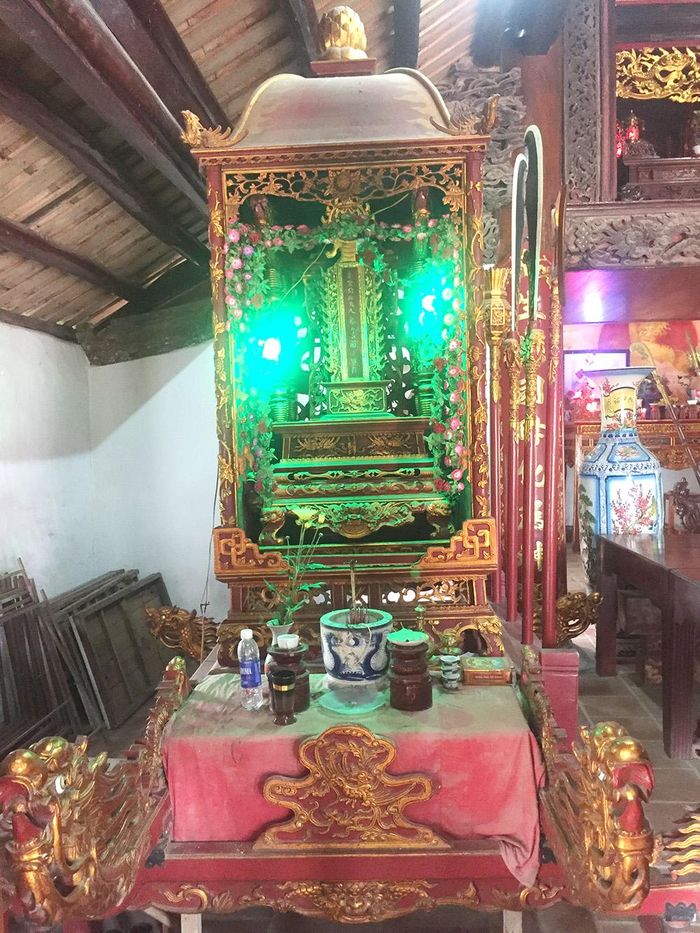 Kiệu bát cống có kiến trúc thời nhà Nguyễn còn được lưu giữ tại Đình Tự Cường
