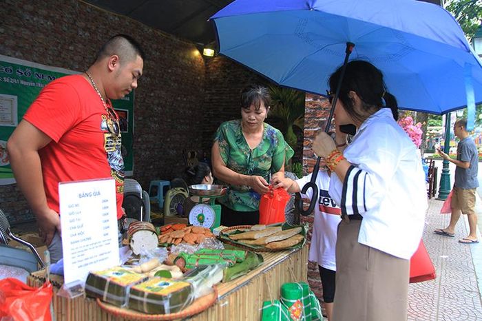 Ngoài ra đã giới thiệu sản phẩm và quy trình thực hành tạo nên những sản phẩm ẩm thực tiêu biểu của 3 miền và các hoạt động trình diễn của các nghệ nhân.