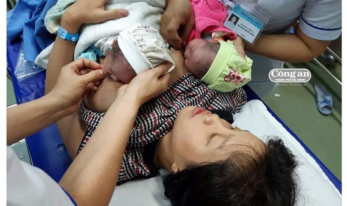 Các bé được da kề da với mẹ.