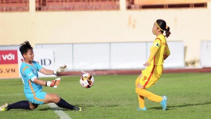 Huỳnh Như tỏa sáng với cú hattrick cho đội TPHCM I