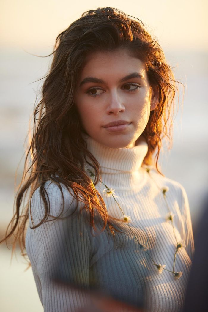 Kaia Gerber xinh đẹp trong nhiều shoot hình quảng cáo.