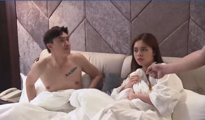 Cảnh Vũ hôn cô gái như ăn tươi nuốt sống và sau đó đổ lỗi cho cô chủ động tán tỉnh mình khiến nhiều fan thất vọng.