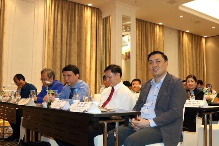 Đại diện VFF và VFP tại buổi họp báo.