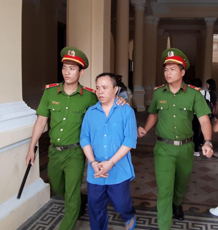 Bị cáo Nguyễn Đắc Thương sau phiên tòa sáng nay. Ảnh: Tân Châu