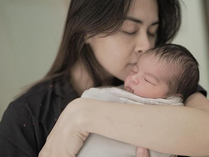 Marian Rivera kết hôn với nam diễn viên Dingdong Dantes vào năm 2014. Hai người có con gái đầu lòng vào năm 2015. Tới ngày 16/4, vợ chồng ngôi sao Vũ điệu hoang dã tiếp tục chào đón con trai thứ hai.