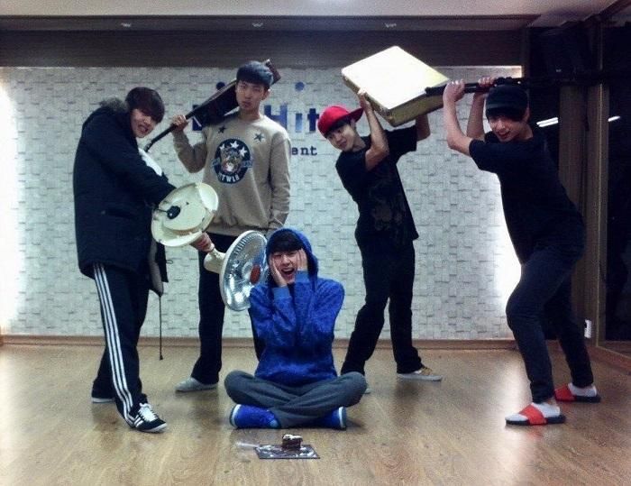 BTS vẫn luôn thân thiết và nghịch ngợm như vậy từ những ngày đầu