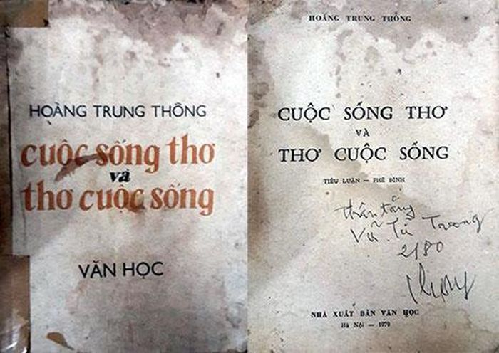 Bút tích và sách của nhà thơ Hoàng Trung Thông. 