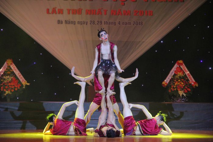 Tác phẩm múa Tễu đời do Văn Dũng - Minh Hằng biên đạo tham dự Cuộc thi Múa hài lần thứ nhất do Hội Nghệ sĩ Múa Việt Nam tổ chức năm 2018.