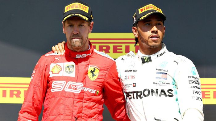 Hamilton an ủi Vettel
