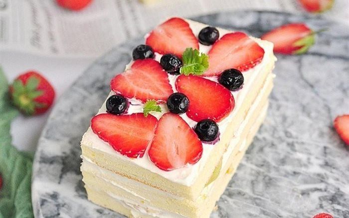 Trong đồ ngọt có nhiều đường, ăn nhiều đồ ngọt như bánh kẹo sẽ làm tăng lượng đường trong máu làm tắc động mạch vành, không chỉ vậy nó còn gây táo bón và tăng phản ứng hậu môn, khiến cho người bệnh dễ dàng bị sa búi trĩ nhanh và nặng hơn, cần phải hạn chế ăn đồ ngọt để đảm bảo bệnh không có cơ hội phát triển. Ảnh minh họa: Internet