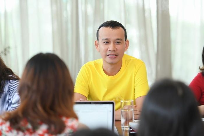 Phúc Nguyễn công khai hợp đồng không có con số 5 tỷ trong buổi gặp gỡ báo chí.