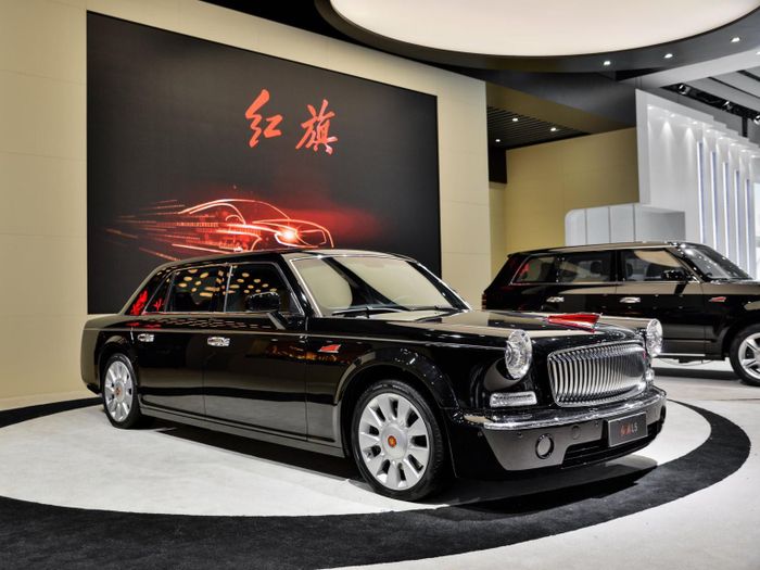 Chủ tịch Trung Quốc Tập Cận Bình sử dụng chiếc Hongqi L5. Được mệnh danh là "Rolls-Royce Trung Quốc", Hongqi L5 hiện chỉ được bán tại nước này.