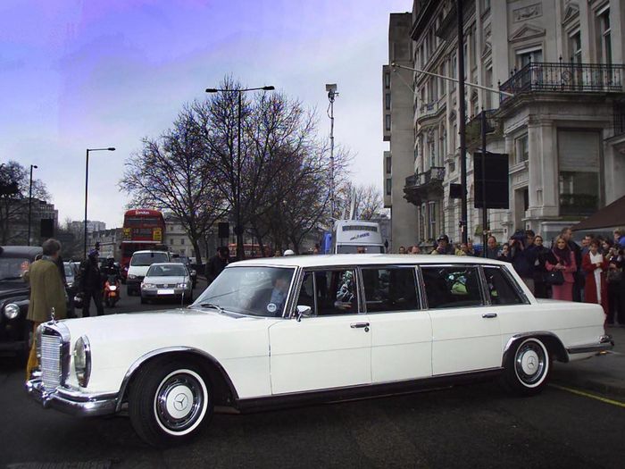 Gia đình hoàng gia Morocco thường di chuyển trên chiếc Mercedes Benz 600 Pullman.