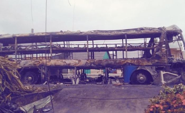 Hiện trường vụ cháy xe giường nằm. 