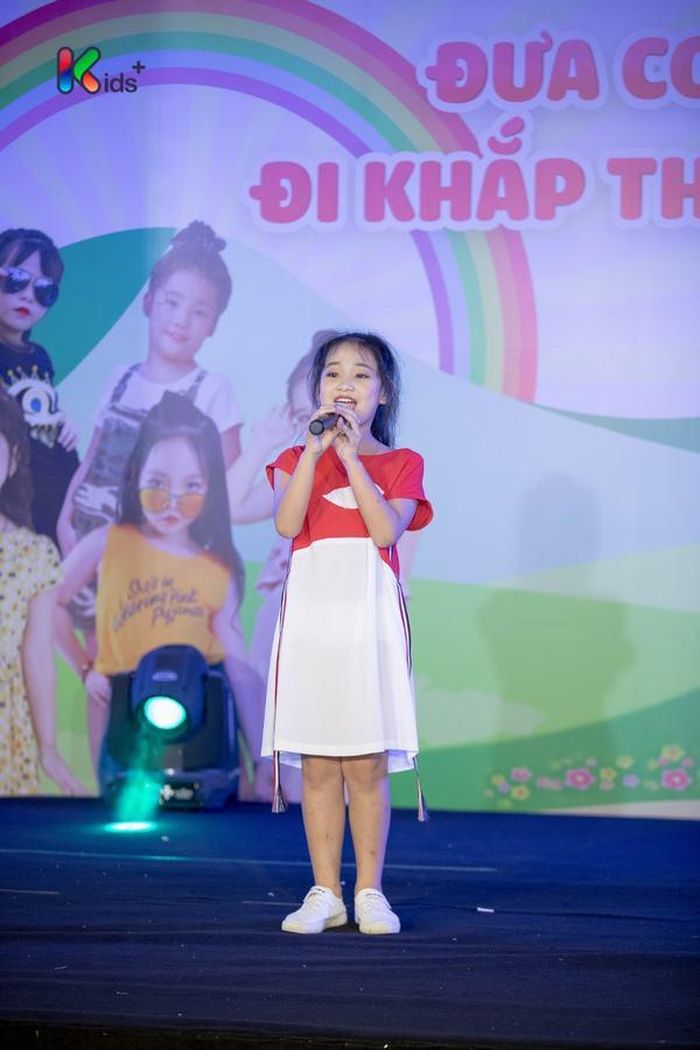 Hà Anh sâu lắng trong bài hát “ Ba kể con nghe “