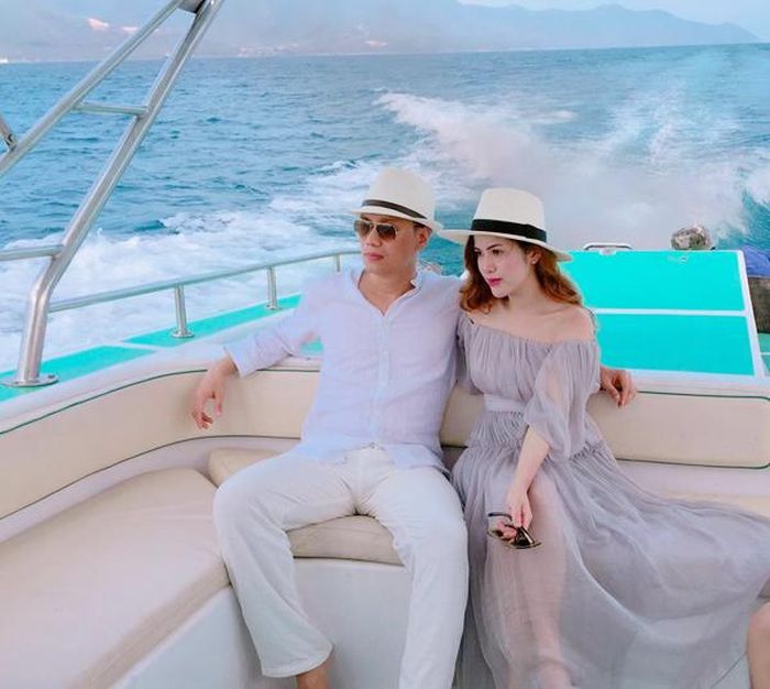 Việt Anh và vợ vướng phải tin đồn rạn nứt tình cảm từ năm 2018.