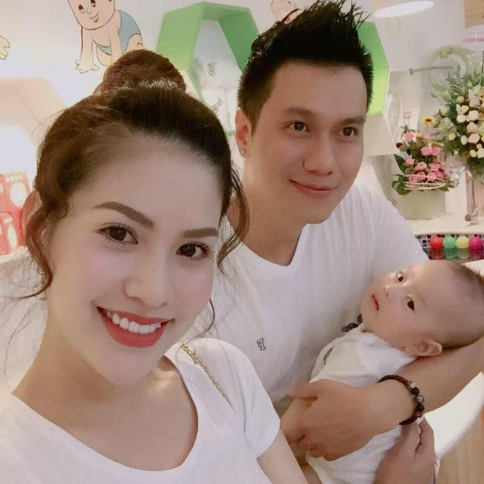  Sau ly hôn, con trai là tất cả với Trần Hương. 