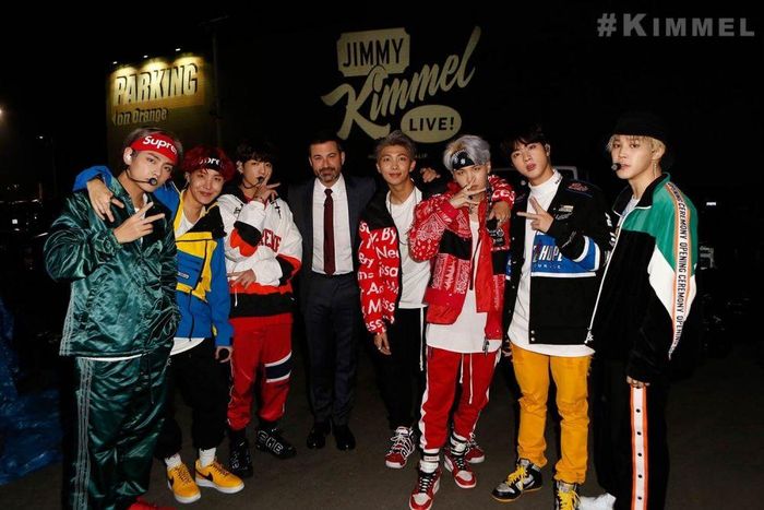 Hãy cùng chiêm ngưỡng lại 7 bộ trang phục siêu ngầu này trên Jimmy Kimmel show nhé!