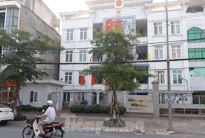 Trụ sở phường Đề Thám, nơi xảy ra vụ việc cán bộ phường dâm ô với trẻ em - Ảnh: Hoàng Long