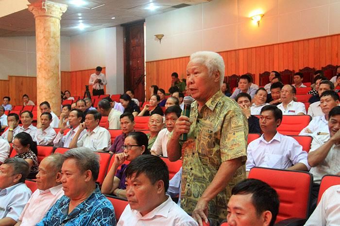 Cử tri TP. Điện Biên Phủ kiến nghị với Đại biểu Quốc hội tỉnh.