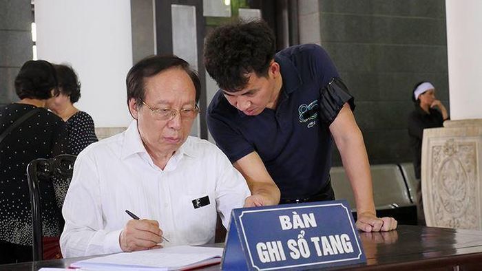 NSND Lê Tiến Thọ, Chủ tịch Hội sân khấu Việt Nam là người đọc điếu văn, cảm ơn những đóng góp của NSƯT Quang Thái cho nền sân khấu.