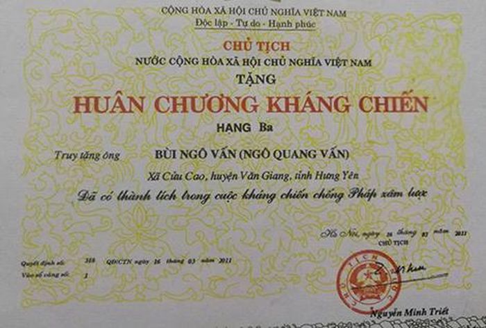 Huân chương kháng chiến ghi nhận công lao của ông Bùi Ngô Vấn (Ngô Quang Vấn). 