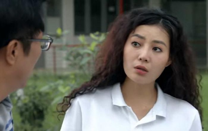 Thầy Phú ngày càng tỏ ra có cảm tình với cô Linh. 