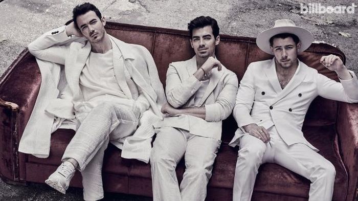 Jonas Brothers trở lại lần này với hình ảnh những người đàn ông trưởng thành