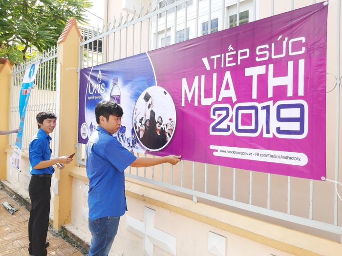 Tình nguyện viên Cần Thơ sẵn sàng tiếp sức cho thí sinh dự thi Quốc gia ẢNH: HÒA HỘI. 