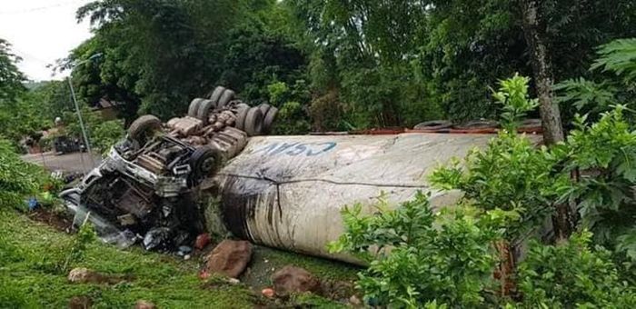  Vụ tai nạn khiến cho chiếc đầu kéo hư hỏng nặng