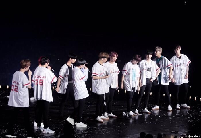 KuanLin vẫn còn giữ liên lạc với anh em Wanna One.