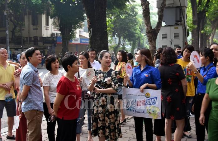 Ngóng trông con cháu và hi vọng thi tốt