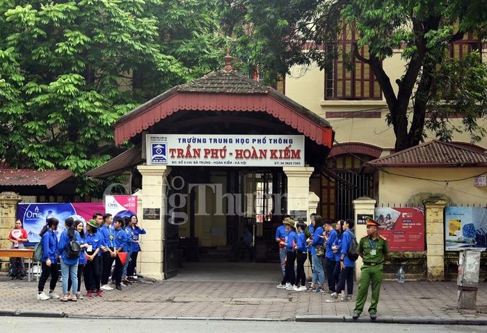 Đông đảo thanh niên, sinh viên tham gia tiếp sức mùa thi