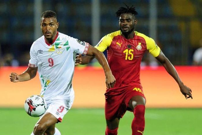Benin (áo trắng) cầm hòa 10 người của Ghana trong trận cầu có bốn bàn thắng. (Ảnh: CAN 2019) 