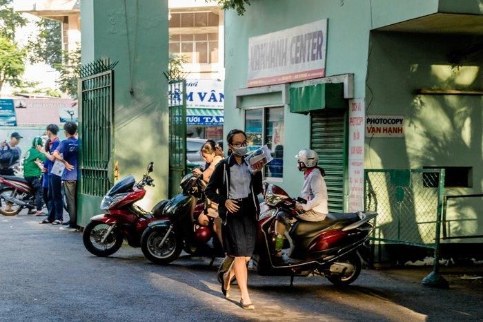 Thời tiết Sài Gòn sáng nay mát mẻ, thuận lợi cho cả thí sinh và phụ huynh.