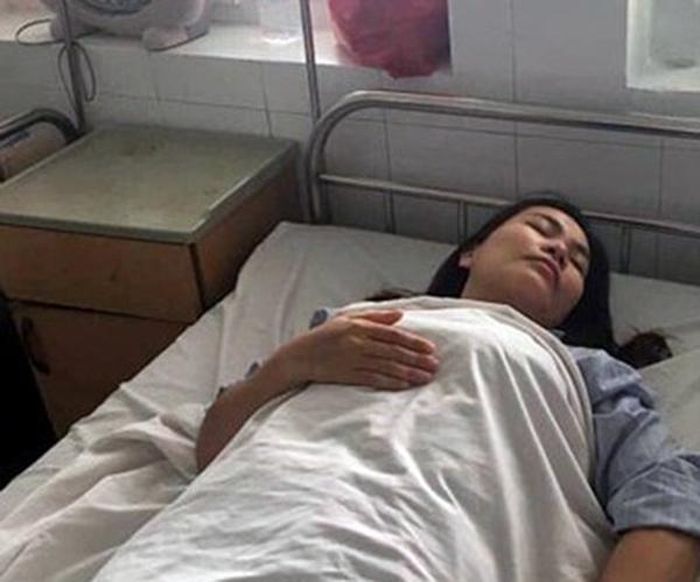 Điều dưỡng viên Nguyễn Thị Phượng đang điều trị tại Bệnh viện Đa khoa tỉnh. 
