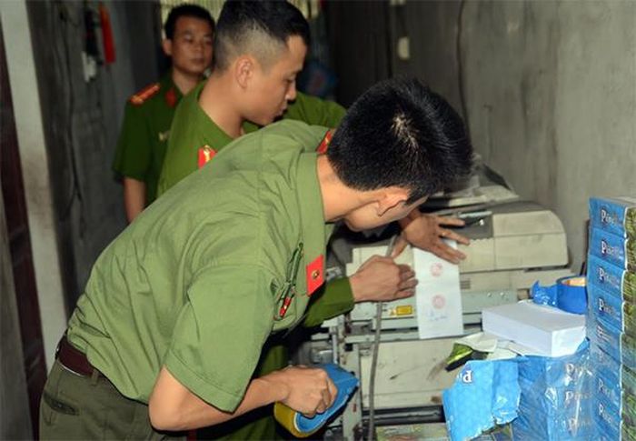 Niêm phong tang vật.