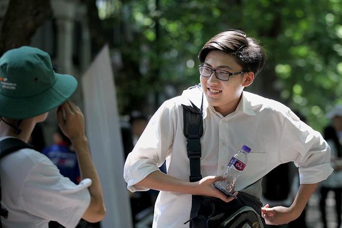 Thí sinh sau giờ thi Khoa học Tự nhiên sáng 26/6 tại điểm thi Trường THPT Phan Đình Phùng(Hà Nội). Ảnh: Lê Anh Dũng