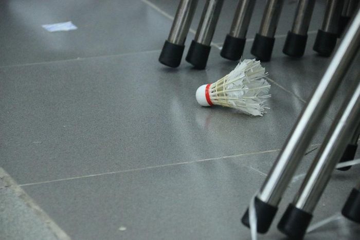 Trong căn phòng này, mọi sinh hoạt vẫn diễn ra như bên ngoài. Thậm chí các cán bộ vẫn chơi cầu lông.