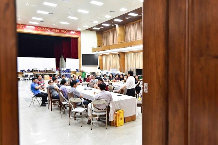 Đúng 10h sáng nay, khóa niêm phong cách ly đã được bỏ để cho phép các cán bộ in sao đề thi có thể được ra ngoài sau gần 2 tuần cách ly.