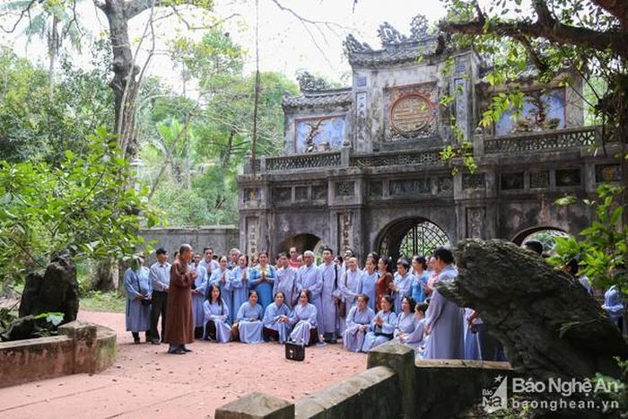 Hơn 100 phật tử đã hành hương từ TP Vinh và các địa bàn lân cận về chùa Từ Hiếu. Ảnh tư liệu: Đức Anh