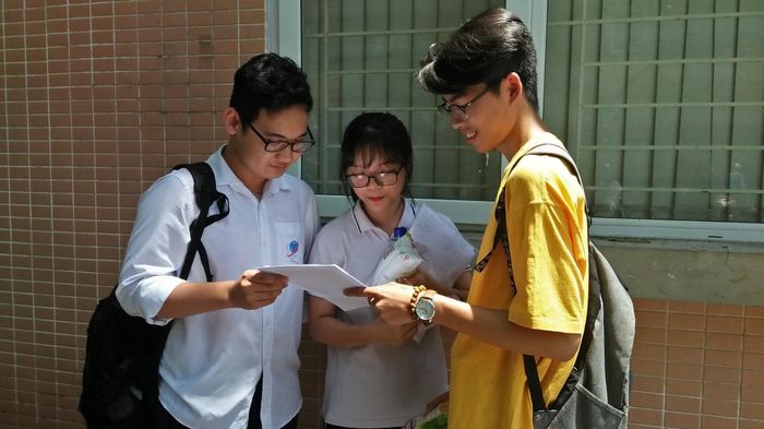 Sáng 26/6, thí sinh hoàn thành bài thi tổ hợp Khoa học xã hội, kết thúc buổi thi cuối cùng kỳ thi THPT quốc gia 2019.