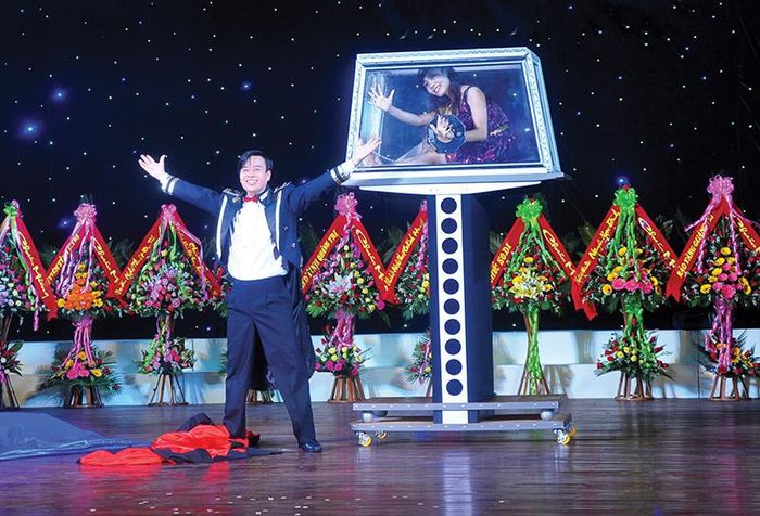 Những tiết mục của ảo thuật gia Minh Tuấn đã để lại nhiều dấu ấn trong lòng khán giả. Ảnh: T.Q.H