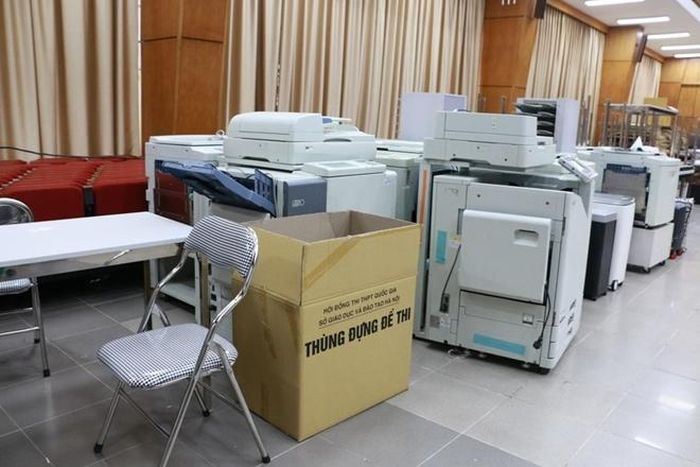 Các đề thi được in sao ở đây sau khi được rà soát sẽ được đóng thùng niêm phong chuyển đến các địa điểm thi.