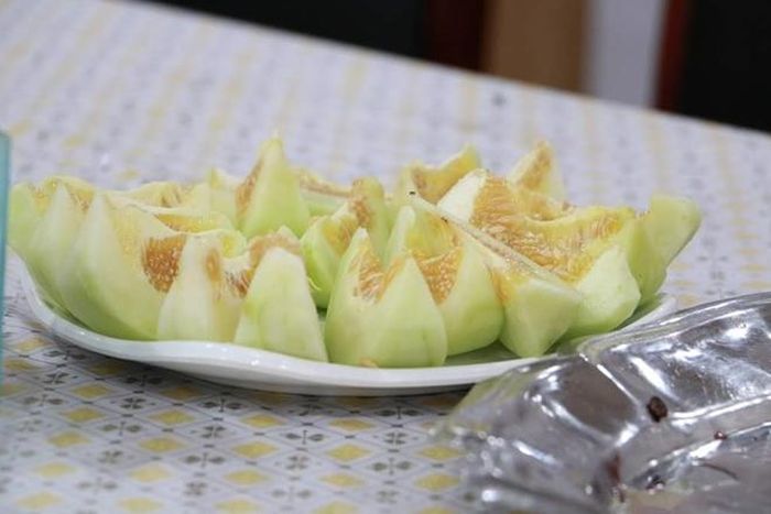 Để tạo điều kiện cho các thầy cô và cán bộ thực hiện công tác, ban tổ chức đã cung cấp các món ăn giải nhiệt và nhiều hoa quả tươi trong những ngày nắng nóng vừa qua.