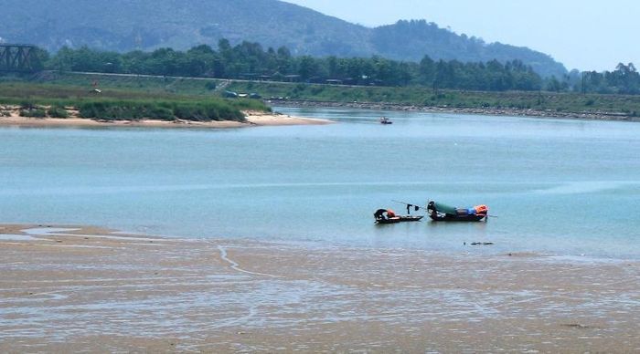 Sông Lam đoạn chảy qua huyện Nam Đàn và Hưng Nguyên (Nghệ An). 