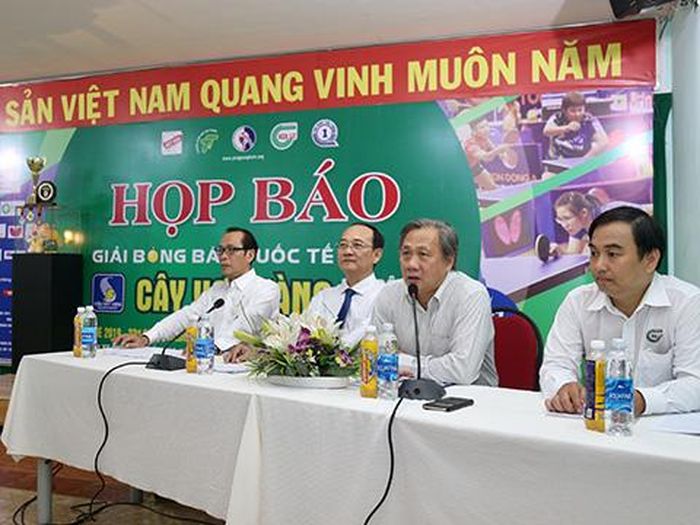 BTC giải đấu lần thứ 33 tổ chức họp báo công bố thông tin về giải sáng 28-6. Ảnh: LG
