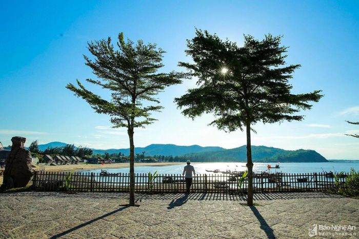 Đây là một trong những bãi biển được giới săn ảnh đánh giá là thích hợp để ngắm hoàng hôn mùa hè. Ảnh: Hải Vương